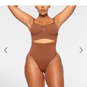 NWOT Skims Seamsless Sculpt HIGH-WAISTED THONG BRONZE